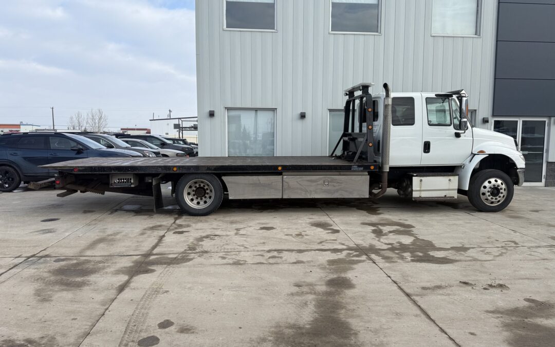 2016 INTERNATIONAL 4300 W/ 21.5′ SERIES 12 CARRIER – STOCK # 3363